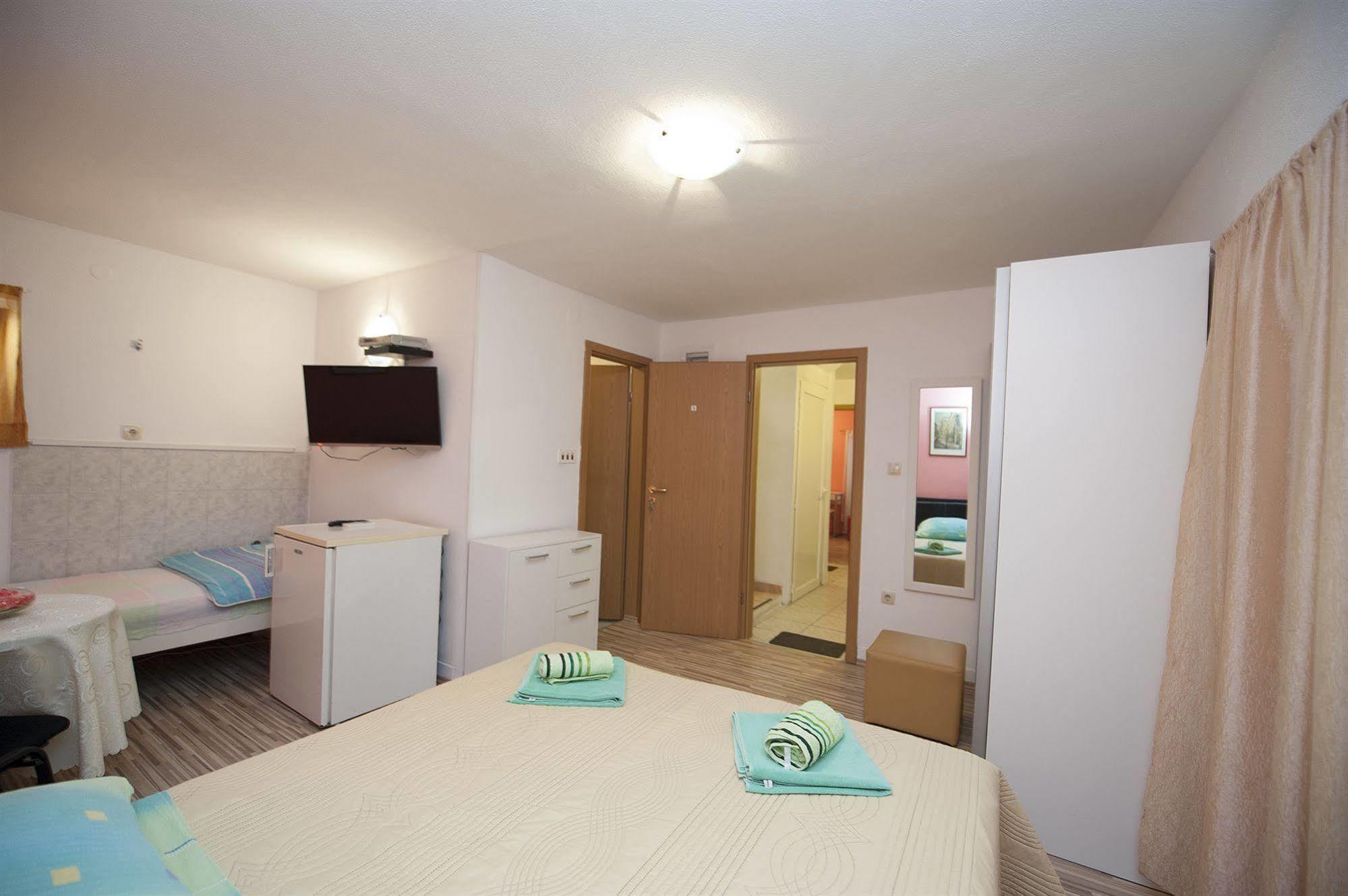 Damira Hotel 2*